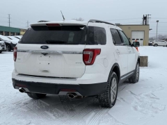 Used 2018  Ford Explorer 4d SUV 4WD XLT at Paradise Motors near Lansing&comma; MI
