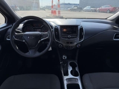 Used 2019  Chevrolet Cruze 4d Hatchback LT at Paradise Motors near Lansing&comma; MI