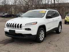 Used 2017  Jeep Cherokee 4d SUV 4WD Sport I4 Altitude at Paradise Motors near Lansing&comma; MI