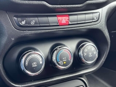 Used 2016  Jeep Renegade 4d SUV 4WD Trailhawk at Paradise Motors near Lansing, MI