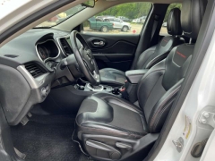 Used 2016 Jeep Cherokee 4d SUV 4WD Trailhawk V6 at Paradise Motors near Lansing, MI