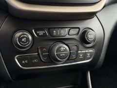 Used 2016  Jeep Cherokee 4d SUV 4WD Limited V6 at Paradise Motors near Lansing&comma; MI