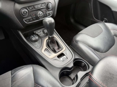 Used 2018  Jeep Cherokee 4d SUV 4WD Trailhawk V6 at Paradise Motors near Lansing&comma; MI