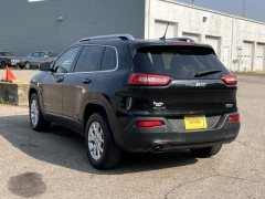 Used 2015 Jeep Cherokee 4d SUV 4WD Latitude at Paradise Motors near Lansing, MI