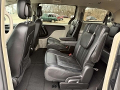Used 2016  Chrysler Town & Country 4d Wagon Touring at Paradise Motors near Lansing&comma; MI
