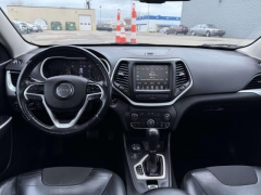 Used 2018  Jeep Cherokee 4d SUV 4WD Trailhawk V6 at Paradise Motors near Lansing&comma; MI