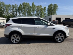 Used 2017  Ford Escape 4d SUV 4WD Titanium at Paradise Motors near Lansing&comma; MI