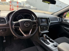 Used 2018  Jeep Grand Cherokee 4d SUV 4WD Laredo at Paradise Motors near Lansing&comma; MI