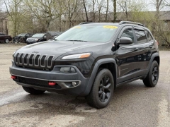 Used 2018  Jeep Cherokee 4d SUV 4WD Trailhawk V6 at Paradise Motors near Lansing&comma; MI
