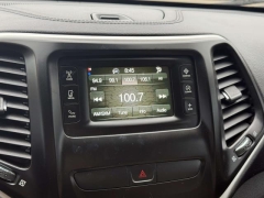 Used 2017  Jeep Cherokee 4d SUV 4WD Sport I4 Altitude at Paradise Motors near Lansing&comma; MI