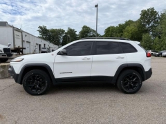 Used 2018  Jeep Cherokee 4d SUV 4WD Trailhawk V6 at Paradise Motors near Lansing&comma; MI