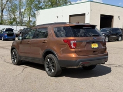 Used 2017 Ford Explorer 4d SUV 4WD XLT at Paradise Motors near Lansing, MI