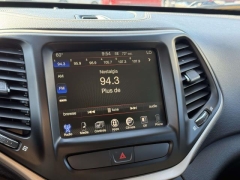 Used 2016  Jeep Cherokee 4d SUV 4WD Latitude V6 at Paradise Motors near Lansing&comma; MI