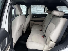 Used 2018  Ford Explorer 4d SUV 4WD XLT at Paradise Motors near Lansing&comma; MI
