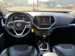 Used 2017  Jeep Cherokee 4d SUV 4WD Trailhawk V6 at Paradise Motors near Lansing&comma; MI