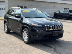 Used 2015 Jeep Cherokee 4d SUV 4WD Latitude at Paradise Motors near Lansing, MI