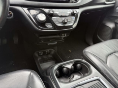 Used 2018  Chrysler Pacifica 4d Wagon Touring L Plus at Paradise Motors near Lansing&comma; MI