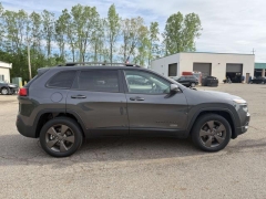 Used 2016  Jeep Cherokee 4d SUV 4WD Latitude V6 at Paradise Motors near Lansing&comma; MI