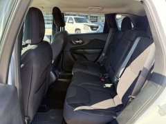 Used 2016  Jeep Cherokee 4d SUV 4WD Latitude V6 at Paradise Motors near Lansing&comma; MI