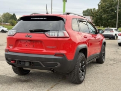 Used 2019  Jeep Cherokee 4d SUV 4WD Trailhawk 3&period;2L at Paradise Motors near Lansing&comma; MI