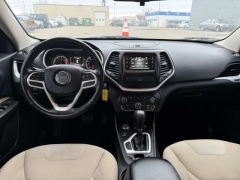 Used 2017  Jeep Cherokee 4d SUV 4WD Sport I4 Altitude at Paradise Motors near Lansing&comma; MI