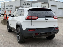 Used 2018  Jeep Cherokee 4d SUV 4WD Trailhawk V6 at Paradise Motors near Lansing&comma; MI
