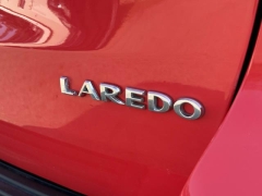Used 2018  Jeep Grand Cherokee 4d SUV 4WD Laredo at Paradise Motors near Lansing&comma; MI