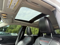 Used 2018  Jeep Cherokee 4d SUV 4WD Trailhawk V6 at Paradise Motors near Lansing&comma; MI