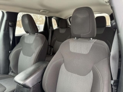 Used 2016  Jeep Cherokee 4d SUV 4WD Latitude V6 at Paradise Motors near Lansing&comma; MI