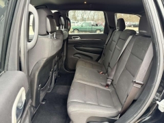 Used 2019  Jeep Grand Cherokee 4d SUV 4WD Laredo at Paradise Motors near Lansing&comma; MI