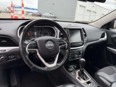 Used 2018  Jeep Cherokee 4d SUV 4WD Trailhawk V6 at Paradise Motors near Lansing&comma; MI