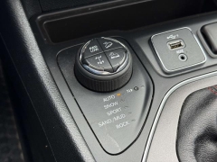 Used 2019  Jeep Cherokee 4d SUV 4WD Trailhawk 3&period;2L at Paradise Motors near Lansing&comma; MI