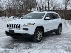 Used 2016  Jeep Cherokee 4d SUV 4WD Latitude V6 at Paradise Motors near Lansing&comma; MI