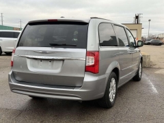 Used 2016  Chrysler Town & Country 4d Wagon Touring at Paradise Motors near Lansing&comma; MI