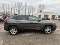 Used 2015  Jeep Cherokee 4d SUV 4WD Latitude V6 at Paradise Motors near Lansing, MI