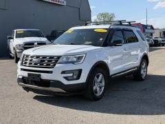 Used 2017  Ford Explorer 4d SUV 4WD XLT at Paradise Motors near Lansing, MI
