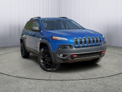 Used 2017  Jeep Cherokee 4d SUV 4WD Trailhawk V6 at Paradise Motors near Lansing&comma; MI