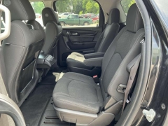 Used 2015 GMC Acadia 4d SUV AWD SLE-2 at Paradise Motors near Lansing, MI