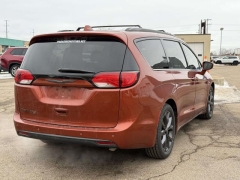 Used 2018  Chrysler Pacifica 4d Wagon Touring L Plus at Paradise Motors near Lansing&comma; MI