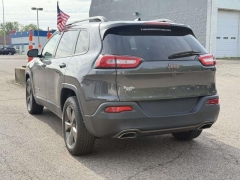 Used 2016  Jeep Cherokee 4d SUV 4WD Latitude V6 at Paradise Motors near Lansing&comma; MI