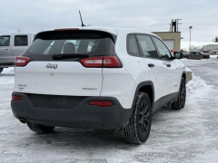 Used 2017  Jeep Cherokee 4d SUV 4WD Sport I4 at Paradise Motors near Lansing&comma; MI