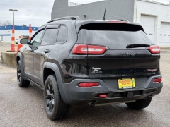 Used 2018  Jeep Cherokee 4d SUV 4WD Trailhawk V6 at Paradise Motors near Lansing&comma; MI