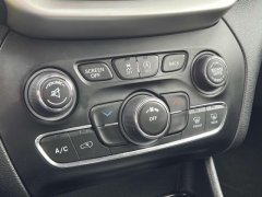 Used 2016 Jeep Cherokee 4d SUV 4WD Trailhawk V6 at Paradise Motors near Lansing, MI