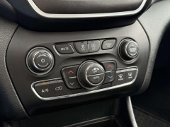 Used 2019  Jeep Cherokee 4d SUV 4WD Trailhawk 3&period;2L at Paradise Motors near Lansing&comma; MI