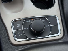 Used 2015  Jeep Grand Cherokee 4d SUV 4WD Limited at Paradise Motors near Lansing&comma; MI