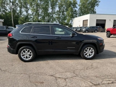 Used 2015 Jeep Cherokee 4d SUV 4WD Latitude at Paradise Motors near Lansing, MI