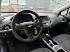 Used 2017  Chevrolet Cruze 4d Sedan LT Auto at Paradise Motors near Lansing&comma; MI