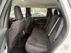 Used 2016  Jeep Cherokee 4d SUV 4WD Latitude V6 at Paradise Motors near Lansing&comma; MI