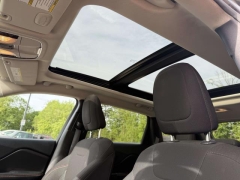 Used 2016  Jeep Cherokee 4d SUV 4WD Latitude V6 at Paradise Motors near Lansing&comma; MI
