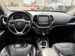Used 2018  Jeep Cherokee 4d SUV 4WD Trailhawk V6 at Paradise Motors near Lansing&comma; MI
